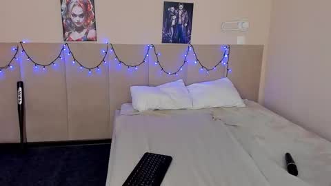 Snapshot of barbiemuscle1 chatting on 11.08.25 Barbie online show from 11.08.25