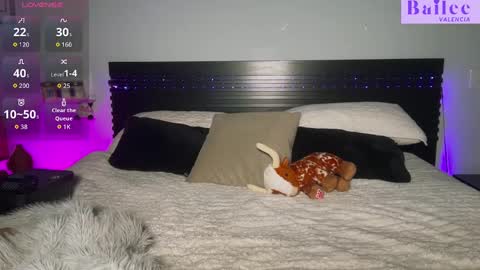 Bailee Valencia online show from 10.04.25