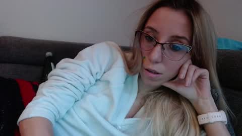 Snapshot of barelylegalblondy chatting on 04.18.26 Lena online show from 04.18.26