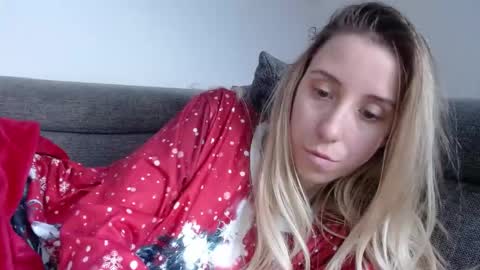 Snapshot of barelylegalblondy chatting on 04.22.26 Lena online show from 04.22.26