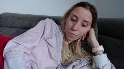 Snapshot of barelylegalblondy chatting on 04.23.26 Lena online show from 04.23.26