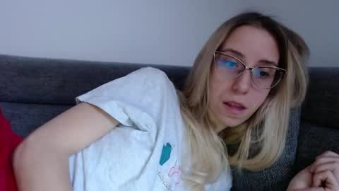 Snapshot of barelylegalblondy chatting on 04.24.26 Lena online show from 04.24.26