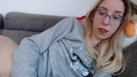 Snapshot of barelylegalblondy chatting on 04.25.26 Lena online show from 04.25.26