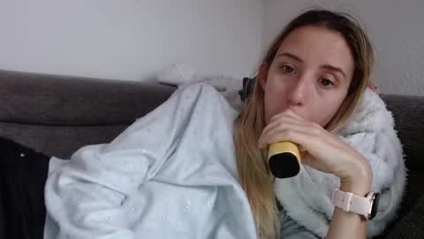 Snapshot of barelylegalblondy chatting on 05.06.26 Lena online show from 05.06.26