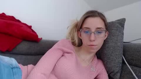Snapshot of barelylegalblondy chatting on 05.08.26 Lena online show from 05.08.26