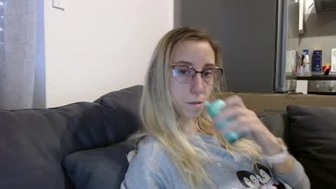 Snapshot of barelylegalblondy chatting on 05.14.26 Lena online show from 05.14.26