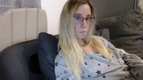 Snapshot of barelylegalblondy chatting on 05.19.26 Lena online show from 05.19.26