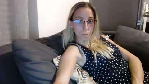 Snapshot of barelylegalblondy chatting on 05.28.26 Lena online show from 05.28.26