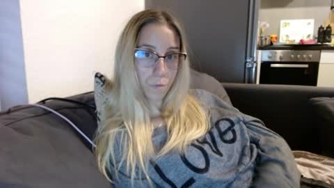 Snapshot of barelylegalblondy chatting on 06.01.26 Lena online show from 06.01.26