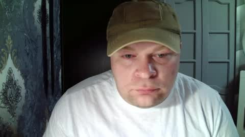 Snapshot of basi_look chatting on 02.13.25 basi_look online show from 02.13.25