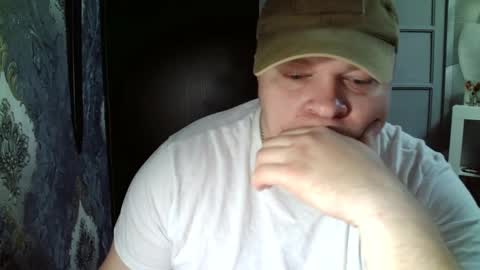 Snapshot of basi_look chatting on 02.14.25 basi_look online show from 02.14.25