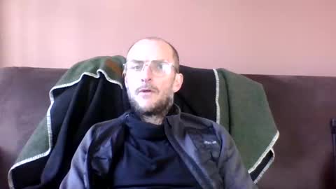 Snapshot of basiccamguy chatting on 02.06.25 basiccamguy online show from 02.06.25