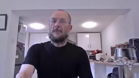 Snapshot of basiccamguy chatting on 10.14.25 basiccamguy online show from 10.14.25
