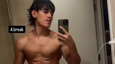 Snapshot of bastianmaalouf chatting on 01.12.25 Bastian Maalouf  online show from 01.12.25