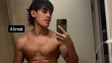 Snapshot of bastianmaalouf chatting on 01.19.25 Bastian Maalouf  online show from 01.19.25