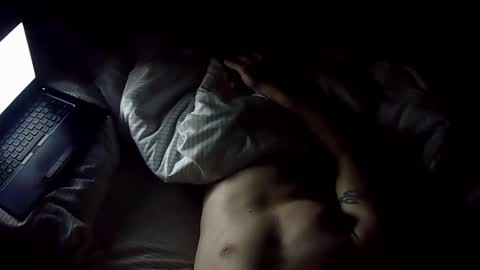 Snapshot of batboy2121 chatting on 01.01.25 babtboy2121 online show from 01.01.25