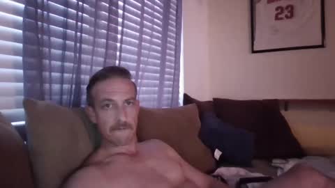 Snapshot of batboy2121 chatting on 10.09.25 babtboy2121 online show from 10.09.25