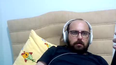 Snapshot of bayto chatting on 09.28.25 bayto online show from 09.28.25