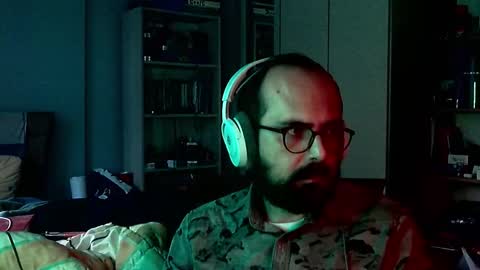 Snapshot of bayto chatting on 10.05.25 bayto online show from 10.05.25