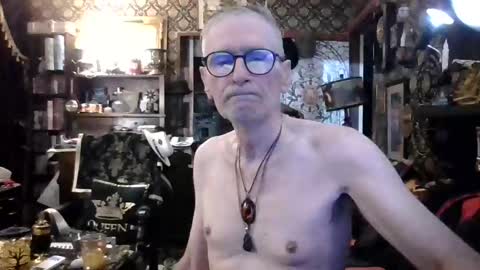 Snapshot of bazzasworld chatting on 02.11.25 Bazza online show from 02.11.25