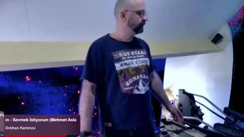 Snapshot of bazzz_8 chatting on 03.05.25 bazzz_8 online show from 03.05.25