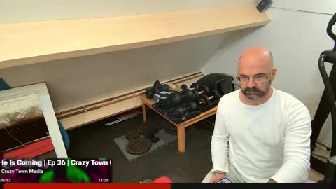 Snapshot of bazzz_8 chatting on 10.05.25 bazzz_8 online show from 10.05.25