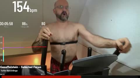 Snapshot of bazzz_8 chatting on 10.20.25 bazzz_8 online show from 10.20.25