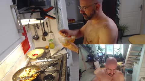 Snapshot of bazzz_8 chatting on 10.22.25 bazzz_8 online show from 10.22.25