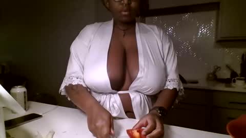 Snapshot of bbgirlcocoa chatting on 05.16.26 bbgirlcocoa online show from 05.16.26