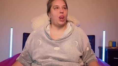 Snapshot of bbw_goddes chatting on 11.16.25 Love online show from 11.16.25