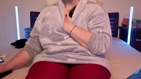 Snapshot of bbw_goddes chatting on 12.18.25 Love online show from 12.18.25