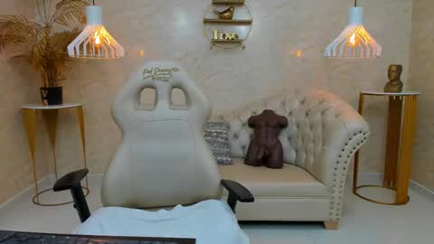 Snapshot of bbwcindyy chatting on 10.05.25 BBW Cindyy online show from 10.05.25
