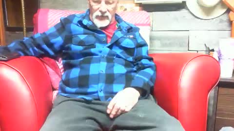 Snapshot of bbwlvr16 chatting on 04.15.26 bbwlvr16 online show from 04.15.26