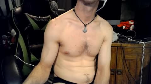 bchillin28 online show from 04.12.26