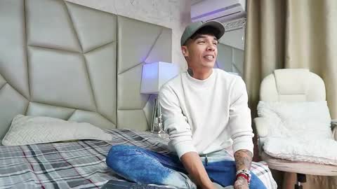 Snapshot of be_curiouss_ chatting on 01.06.26 Helena Evan online show from 01.06.26