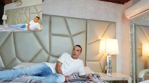 Snapshot of be_curiouss_ chatting on 01.08.26 Helena Evan online show from 01.08.26