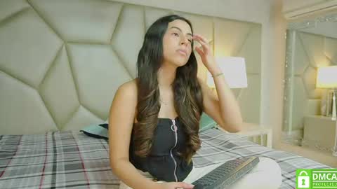 Snapshot of be_curiouss_ chatting on 07.24.26 Helena Evan online show from 07.24.26