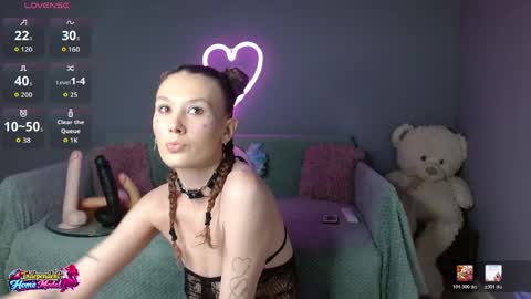 Snapshot of bea_doll chatting on 04.14.26 Bea online show from 04.14.26