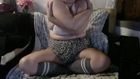 Snapshot of beachymilf chatting on 05.06.26 BeachyMILF online show from 05.06.26