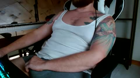 Snapshot of beardbellyandtattoos chatting on 10.02.25 Beard Belly and Tattoos online show from 10.02.25