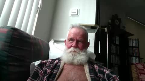 Snapshot of beardbushy chatting on 03.26.26 beardbushy online show from 03.26.26