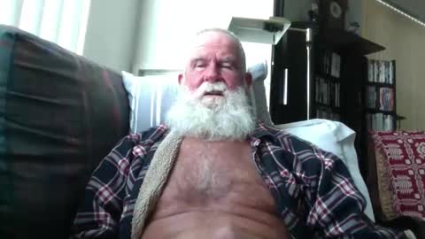Snapshot of beardbushy chatting on 05.17.26 beardbushy online show from 05.17.26