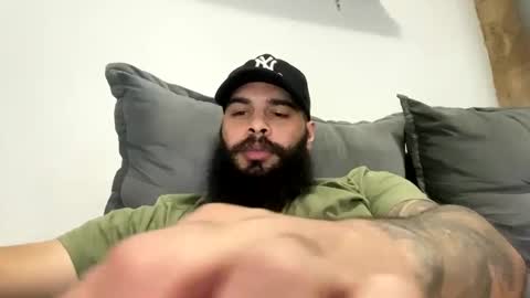 Snapshot of beardmax chatting on 04.18.26 Min online show from 04.18.26