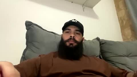 Snapshot of beardmax chatting on 04.21.26 Min online show from 04.21.26