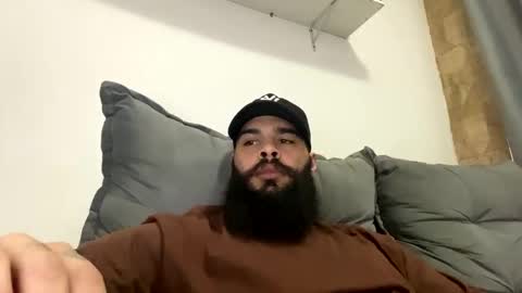 Snapshot of beardmax chatting on 04.21.26 Min online show from 04.21.26