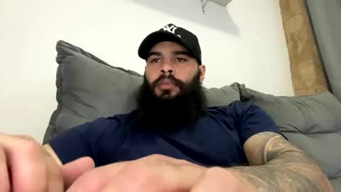 Snapshot of beardmax chatting on 04.23.26 Min online show from 04.23.26