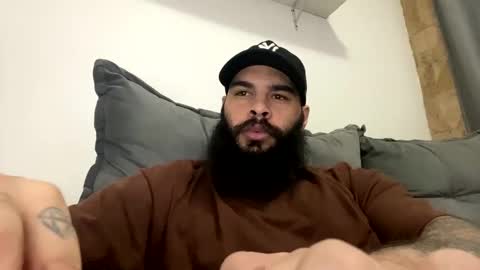 Snapshot of beardmax chatting on 04.27.26 Min online show from 04.27.26