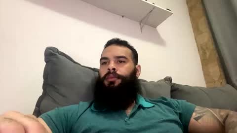Snapshot of beardmax chatting on 04.30.26 Min online show from 04.30.26