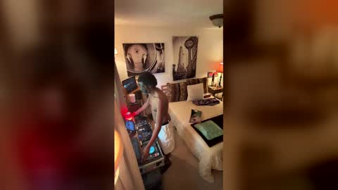 Snapshot of bearmeat4you chatting on 05.17.26 bearmeat4you online show from 05.17.26