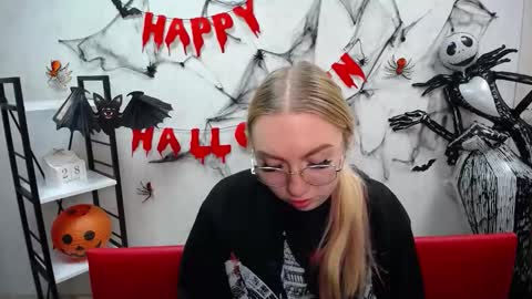 BeatriceFlyy online show from 10.29.25